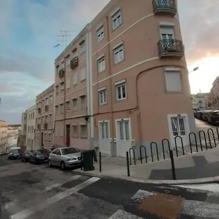 Cozy Flat In Arroios *